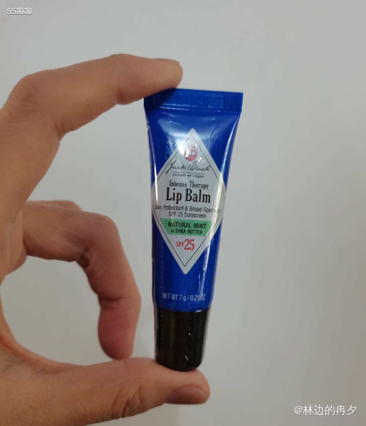 Jack Black是男士护肤品牌，但是这款调理润唇膏，却是