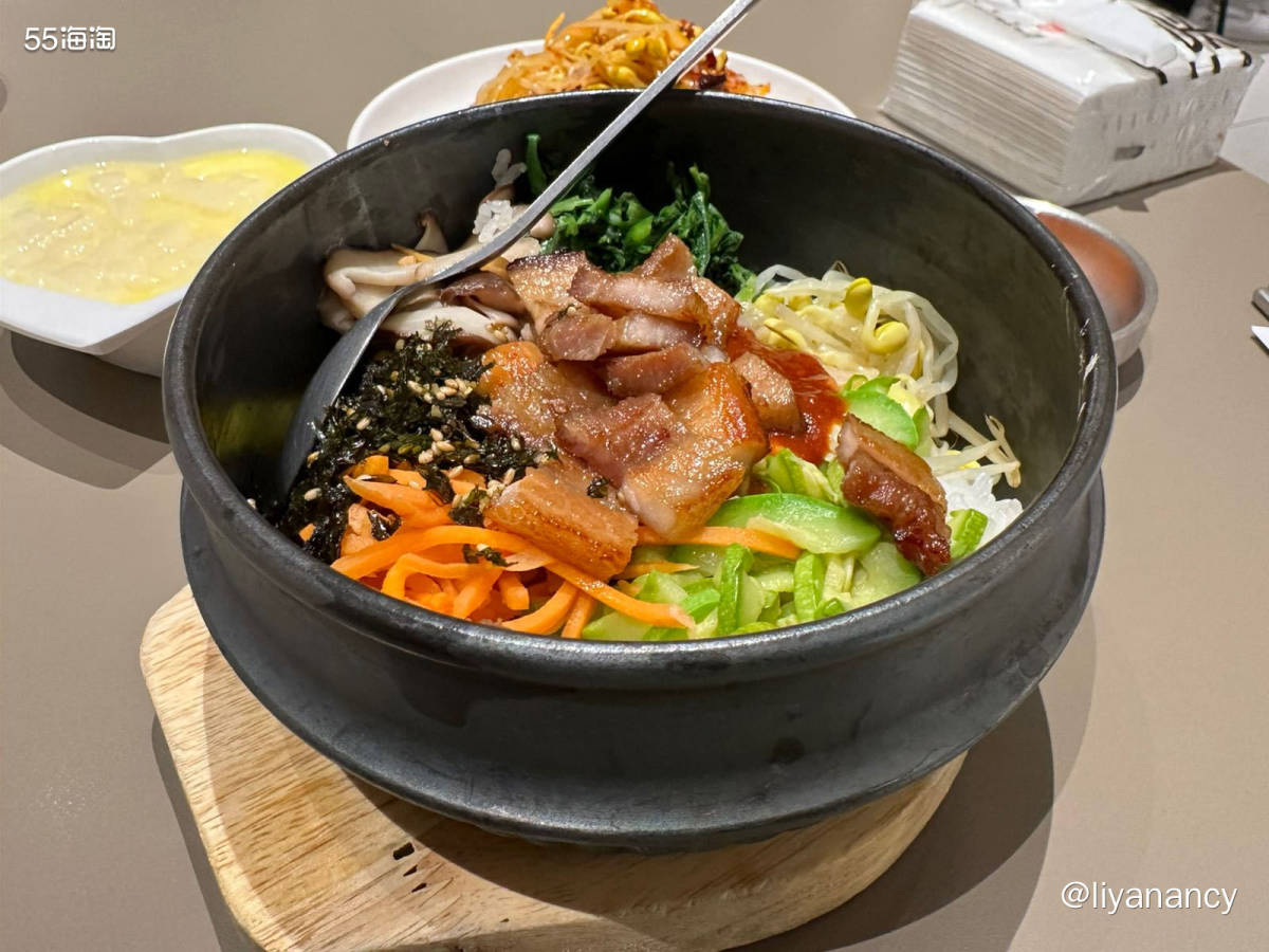 公司楼下的冷面店，虽然冷面是特色， 可是我更喜欢吃他家的韩式