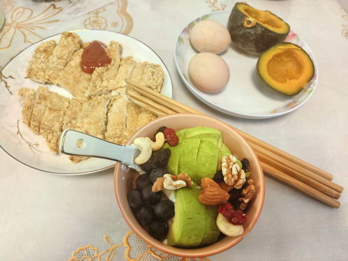 🍑继续晒美食，前几天买了吾岛酸奶，心心念念想做酸奶碗，终于