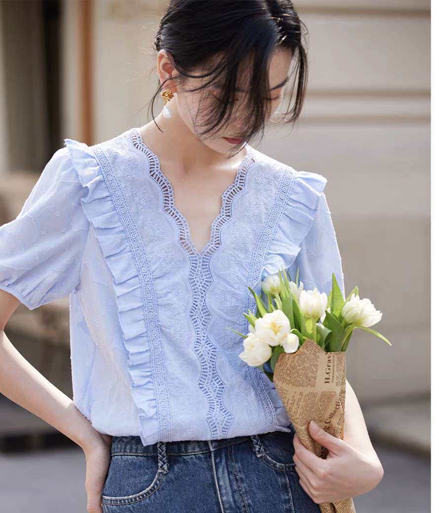 感觉现在的温度接近夏天了，还是要买两件好看的衣服呀！  👉