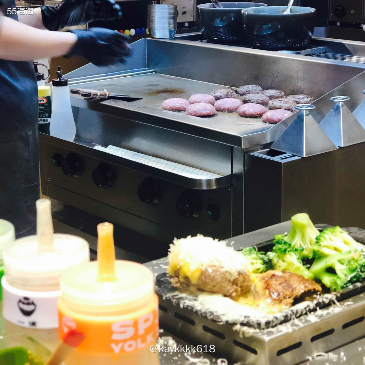 家门口的商场开了好多新的美食店，正好上周休息朋友约着一起去新