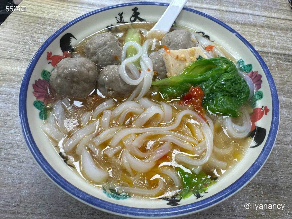 本来要来超级碗吃咬春饭的， 没想到晚上就售光了， 选的鸡腿饭