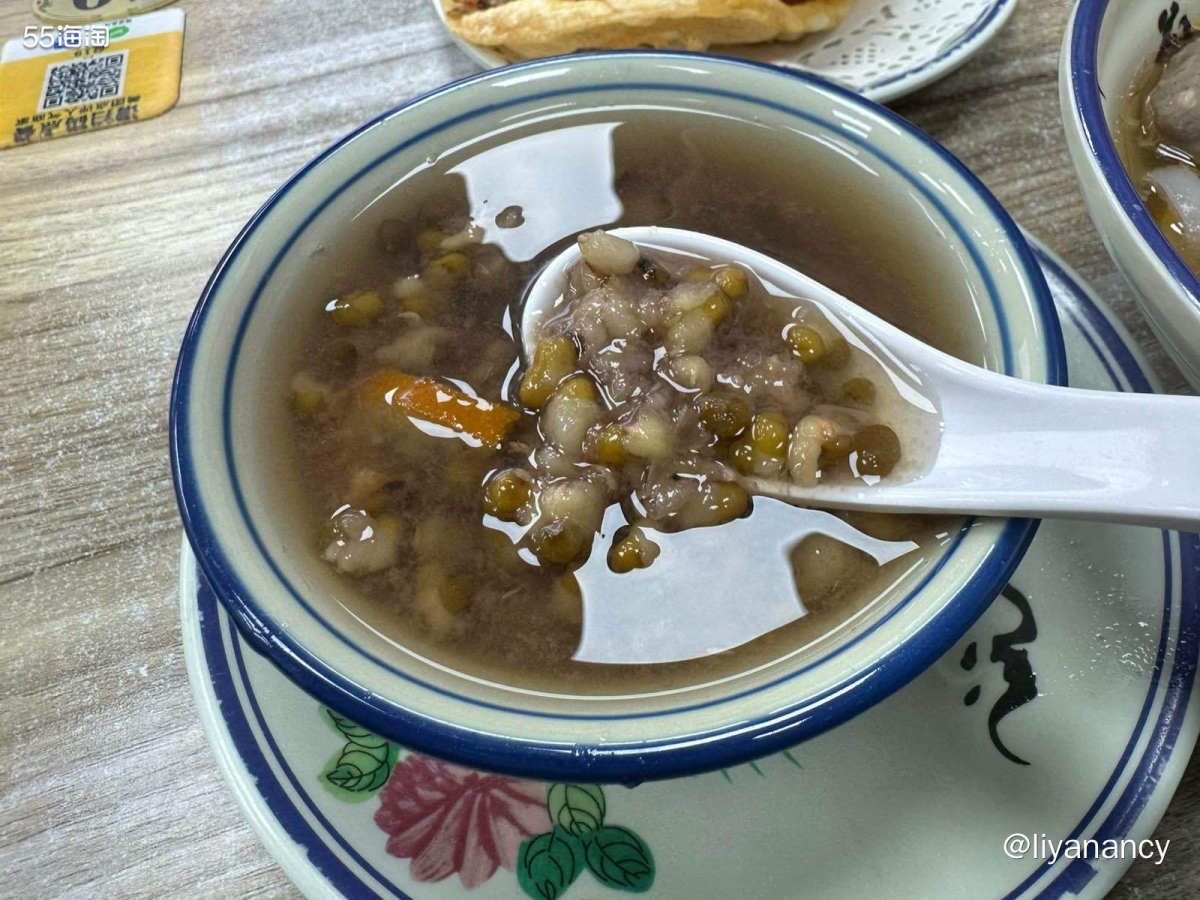 本来要来超级碗吃咬春饭的， 没想到晚上就售光了， 选的鸡腿饭
