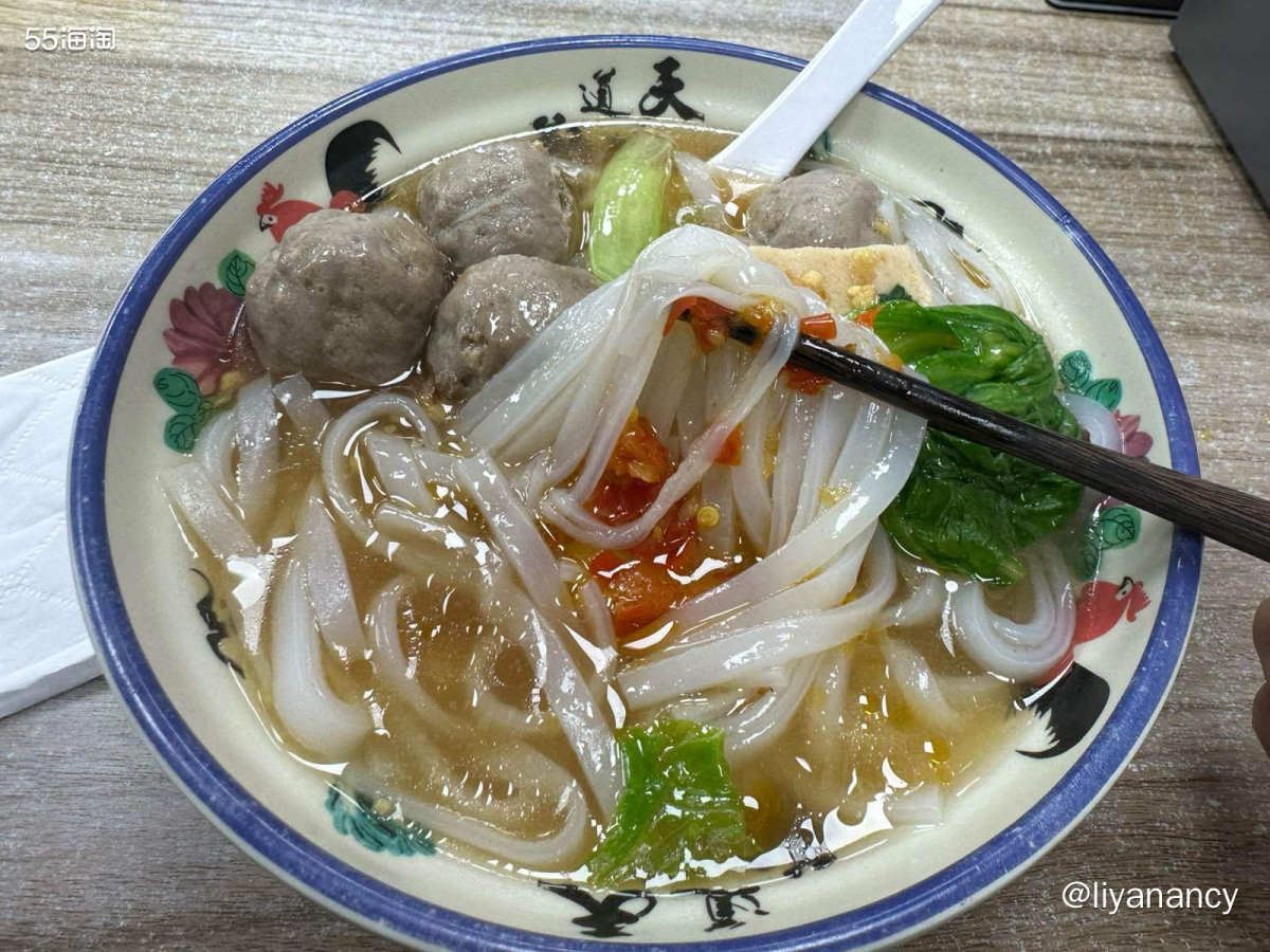 本来要来超级碗吃咬春饭的， 没想到晚上就售光了， 选的鸡腿饭