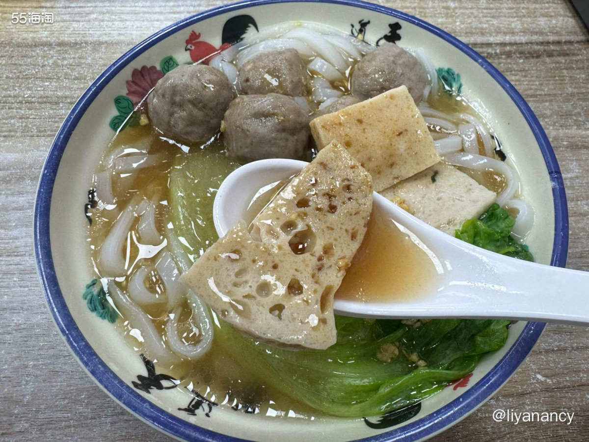 本来要来超级碗吃咬春饭的， 没想到晚上就售光了， 选的鸡腿饭