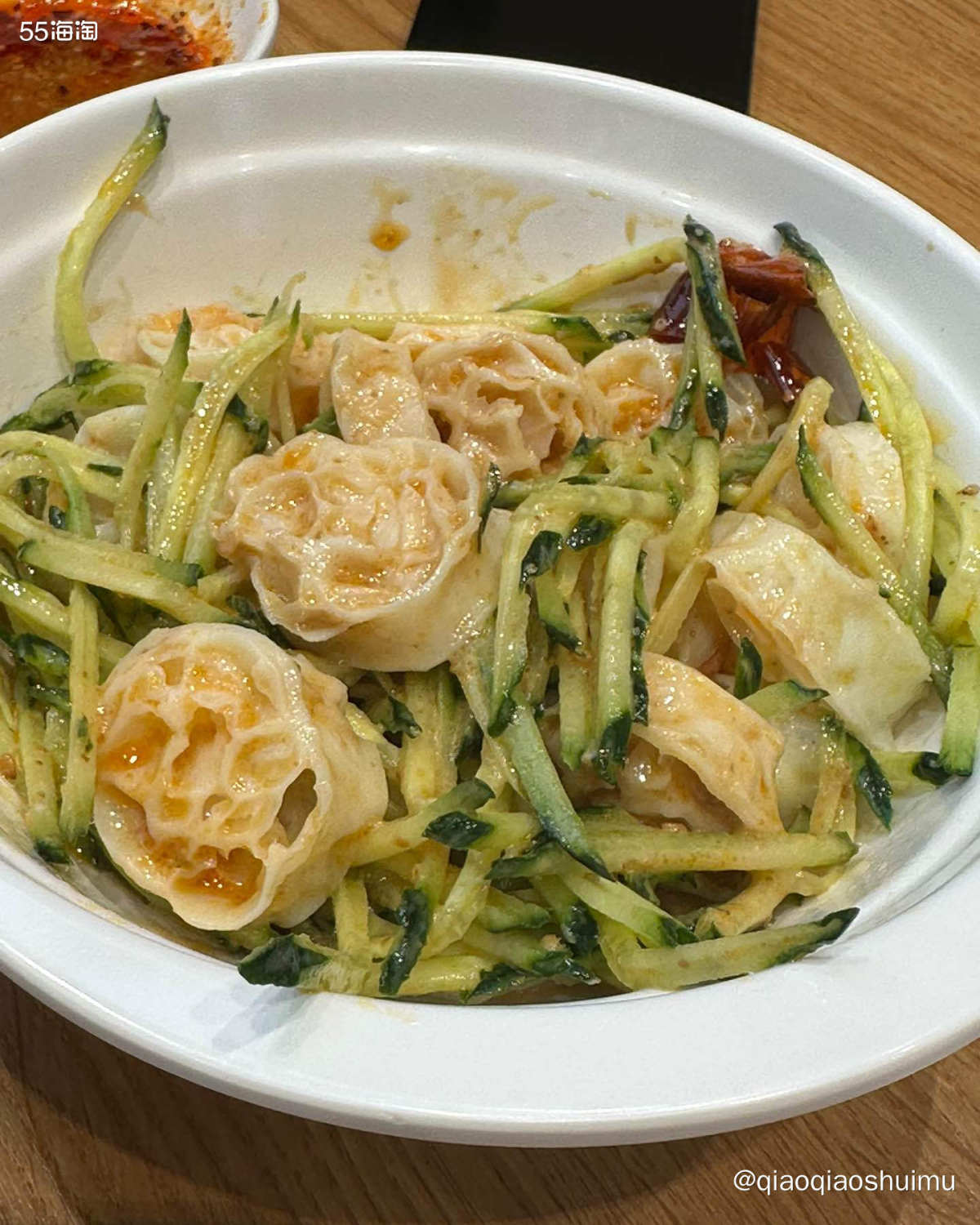 昨天带娃上完课已经晚上八点多了，午饭吃得晚也是有点饿了，跑去