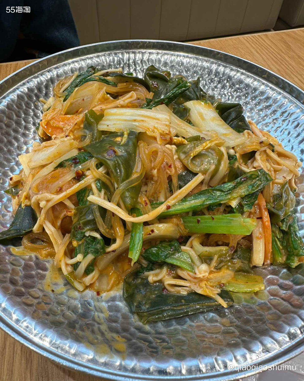 昨天带娃上完课已经晚上八点多了，午饭吃得晚也是有点饿了，跑去