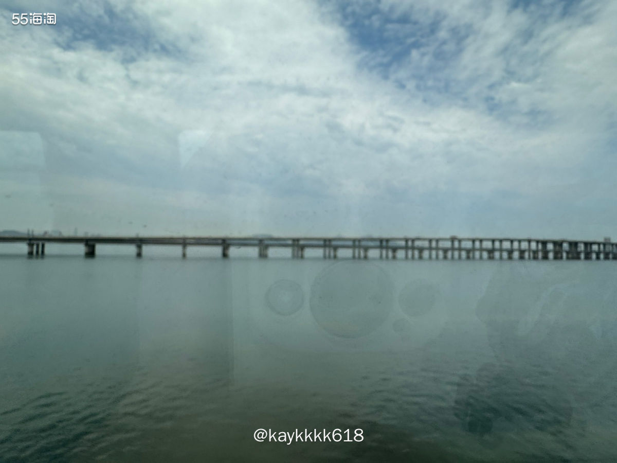 昨天泉州下雨正好打算去一趟厦门，动车过去只要26块用了立减金