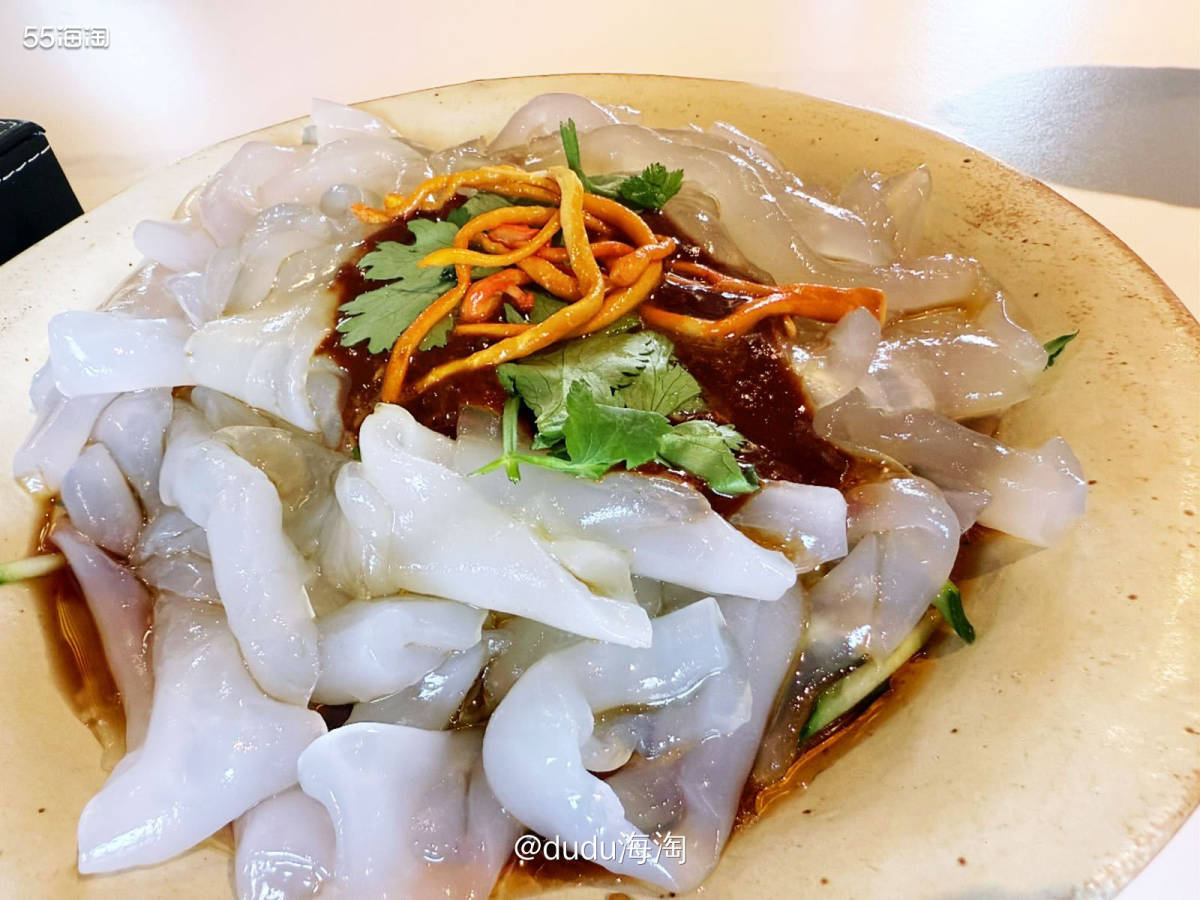 🌿上午徒步后来吃饭，单位选的这家餐厅装修很棒，是北京电影节