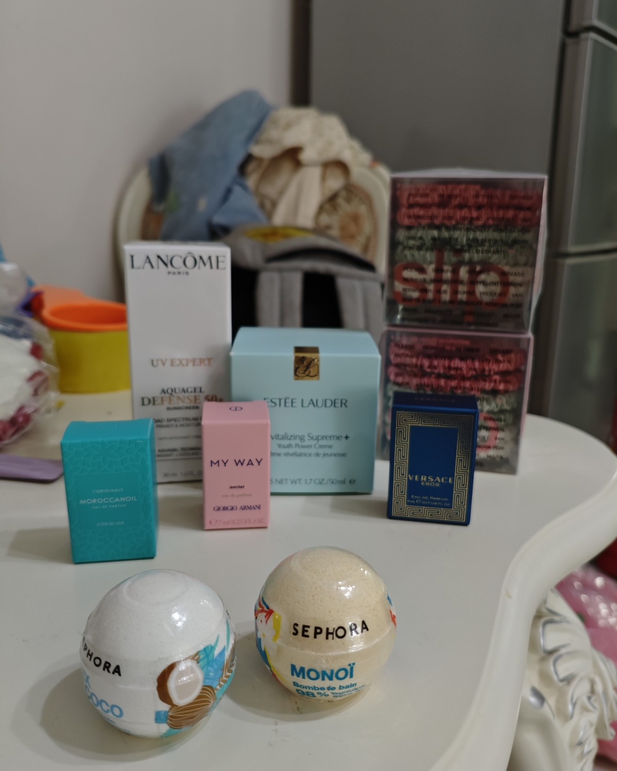 有段时间丝芙兰有5折活动，我就买了些东西，昨天收到了一箱！ 