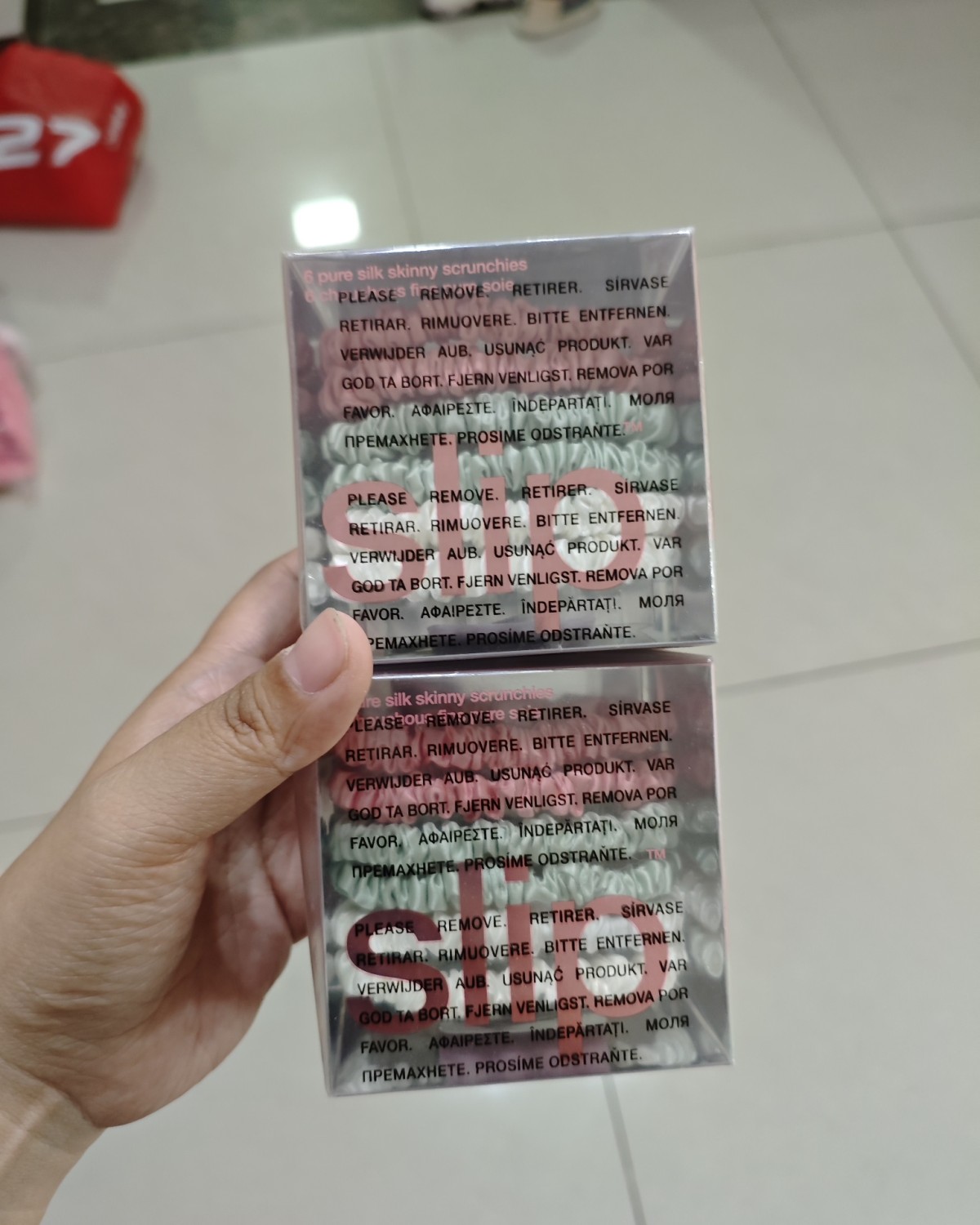 有段时间丝芙兰有5折活动，我就买了些东西，昨天收到了一箱！ 