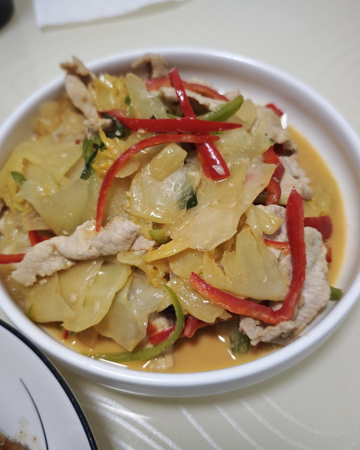 跟着小红书学的潮汕菜！！！第一道是:潮汕咸菜炒猪肉，会加点红