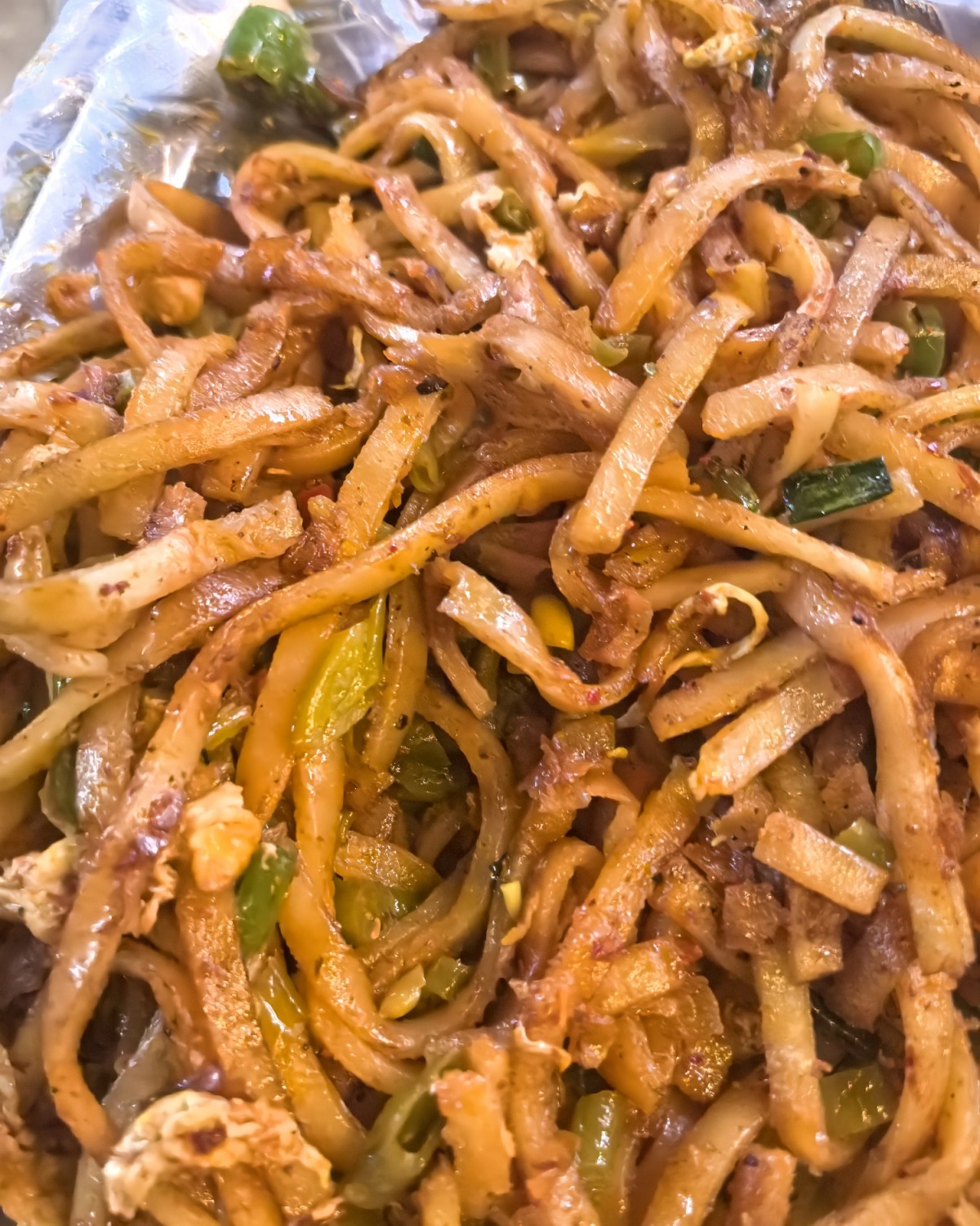 深夜路边摊的热卤串串真的太香啦！ 这两年它在街头超火， 每次