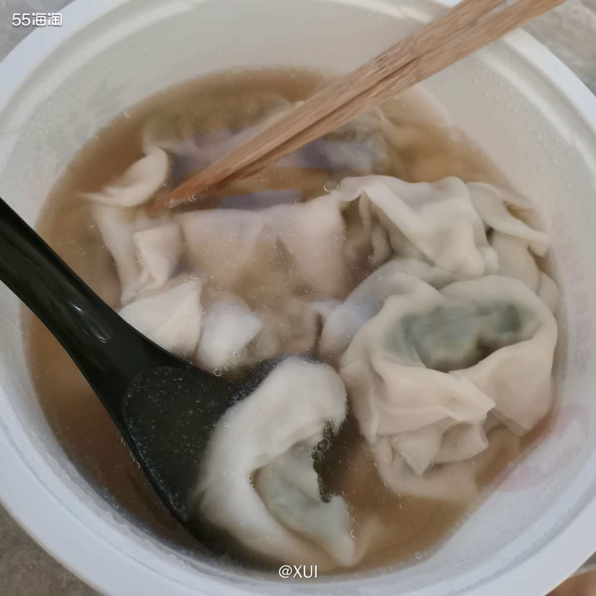 错峰出行前两周去了一趟上海旅游，到达第一天先点了一顿馄饨外卖