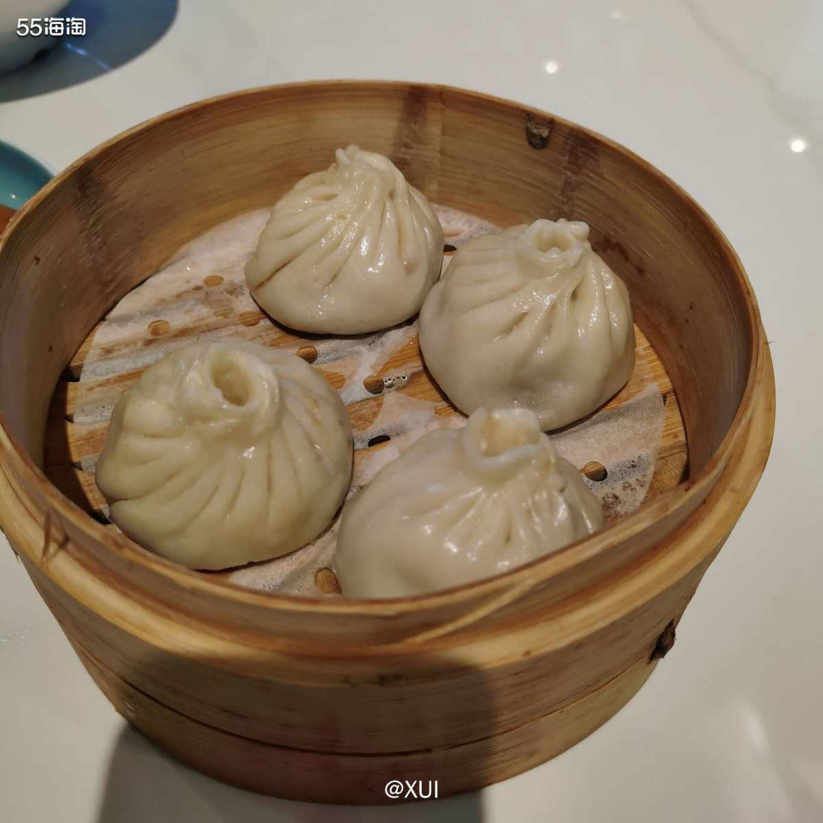 迪士尼第二天就跑去了外滩附近活动，正好酒店选在豫园附近，就走