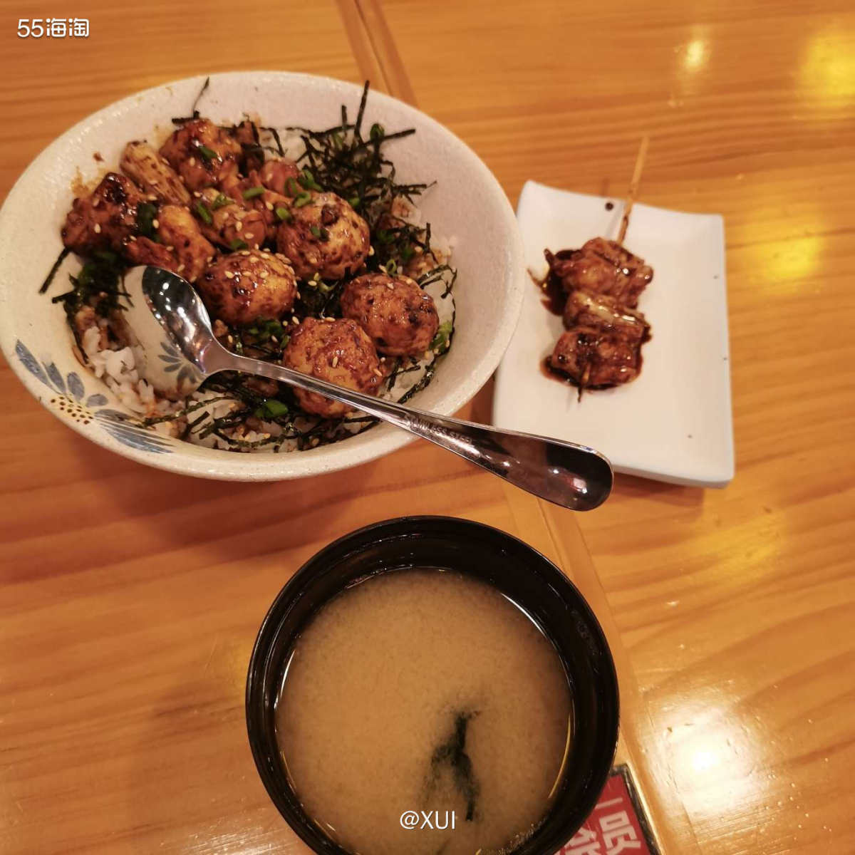 到南京路的时间比较早就在路上乱逛，中间看到一个排队的队伍就好