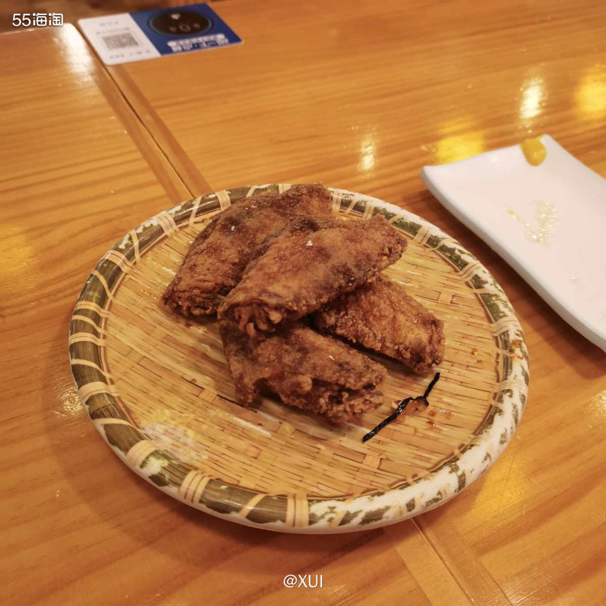 到南京路的时间比较早就在路上乱逛，中间看到一个排队的队伍就好