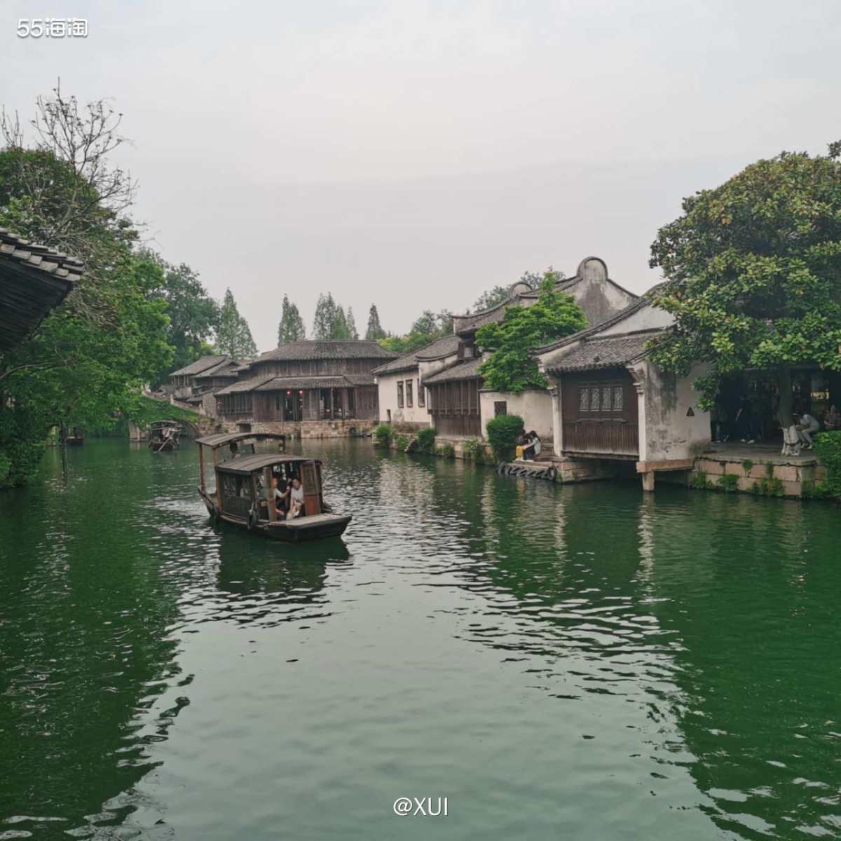 上海去乌镇还挺近的，中间就搭客运车去玩了两天，住的景区里面，