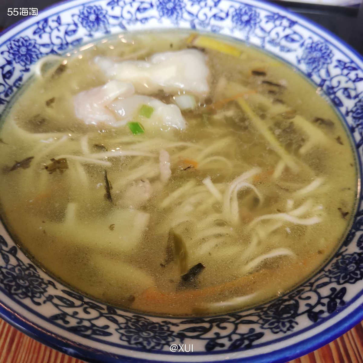 上海去乌镇还挺近的，中间就搭客运车去玩了两天，住的景区里面，
