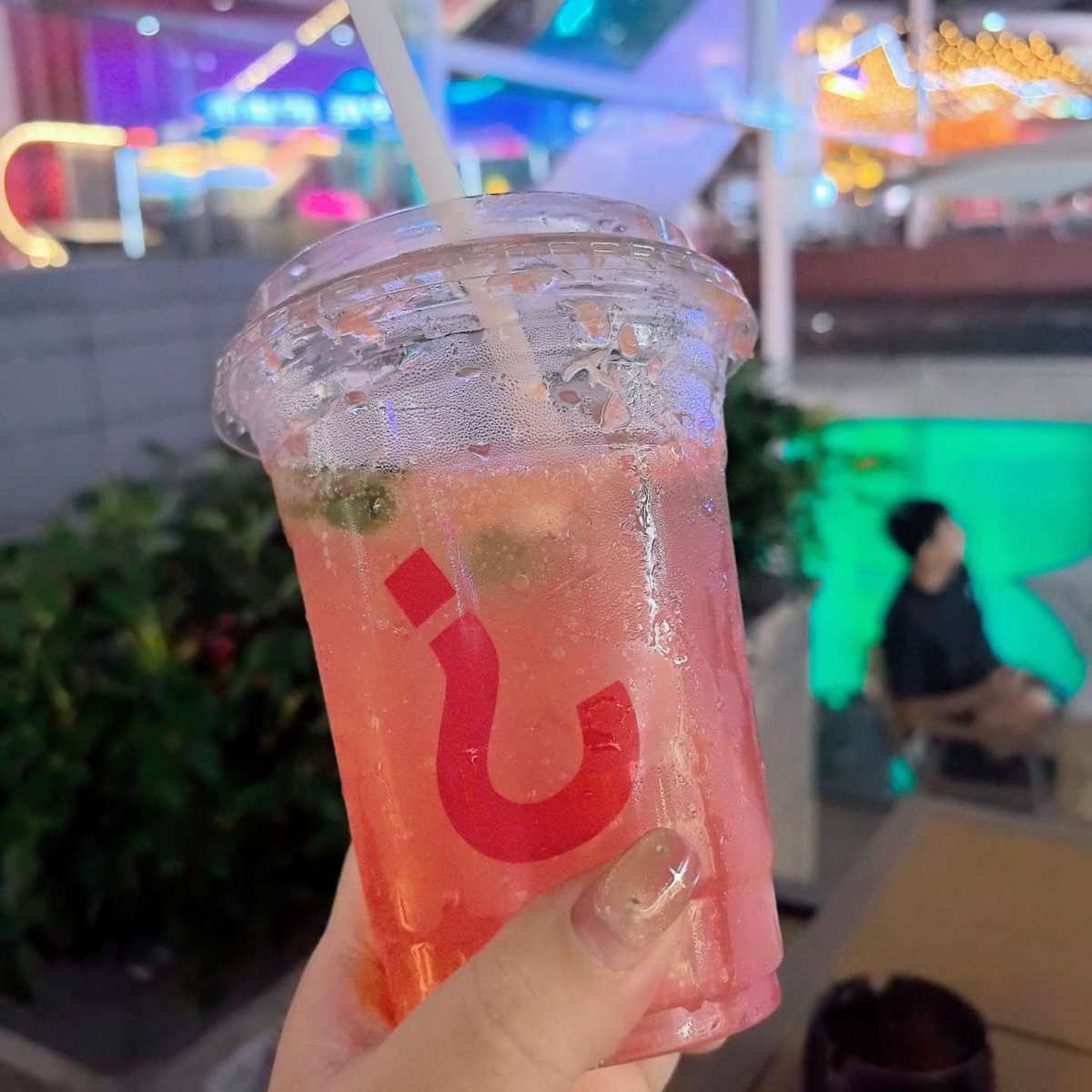 夏天就喜欢喝清清爽爽的东西。 劳动节在佛山过。这个店叫问号咖
