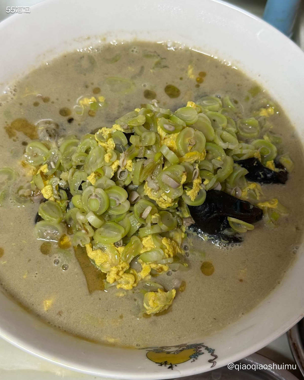 回家这几天，吃了好多好东西，顿顿很丰盛，吃足了海鲜～ 虽说五