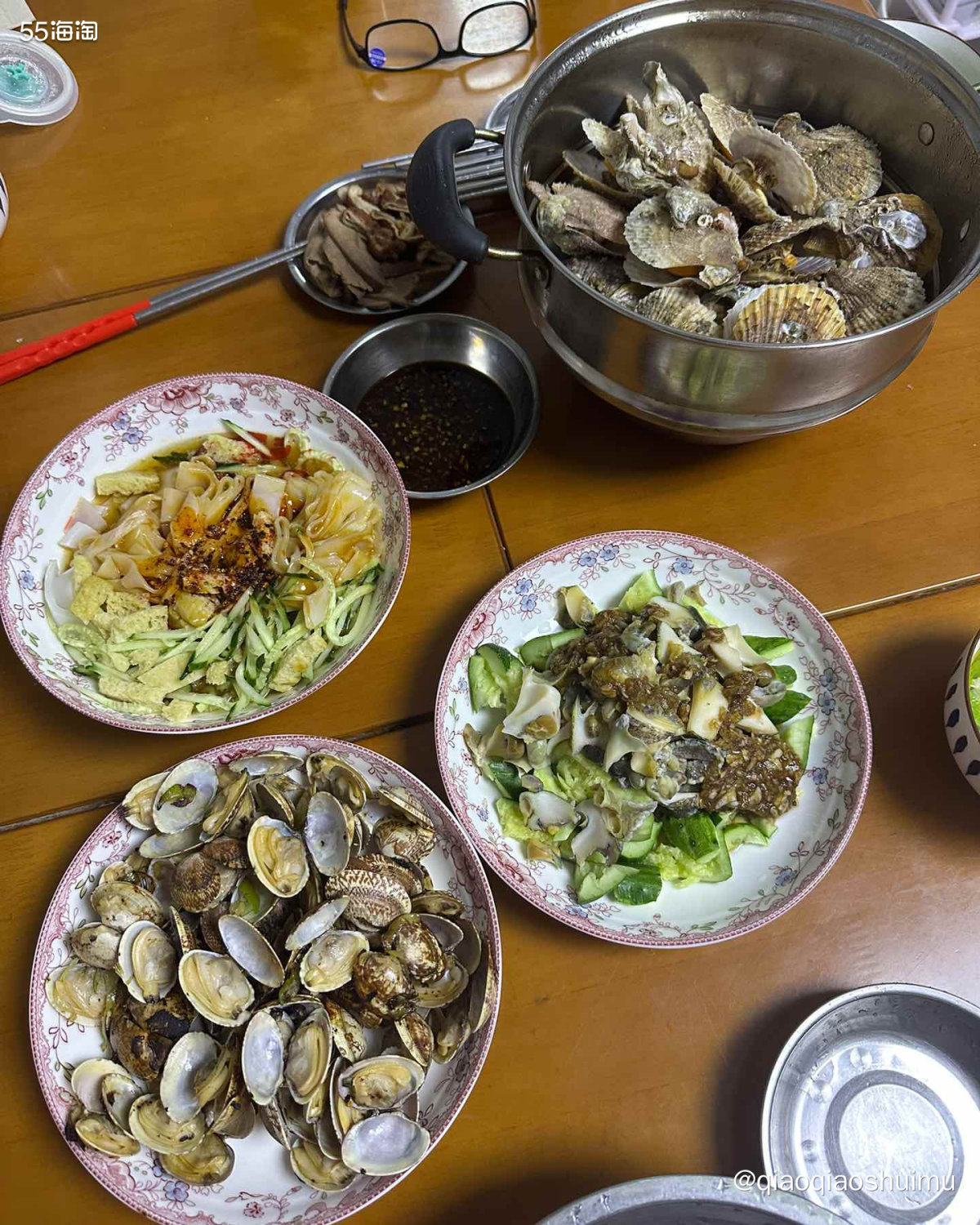 回家这几天，吃了好多好东西，顿顿很丰盛，吃足了海鲜～ 虽说五