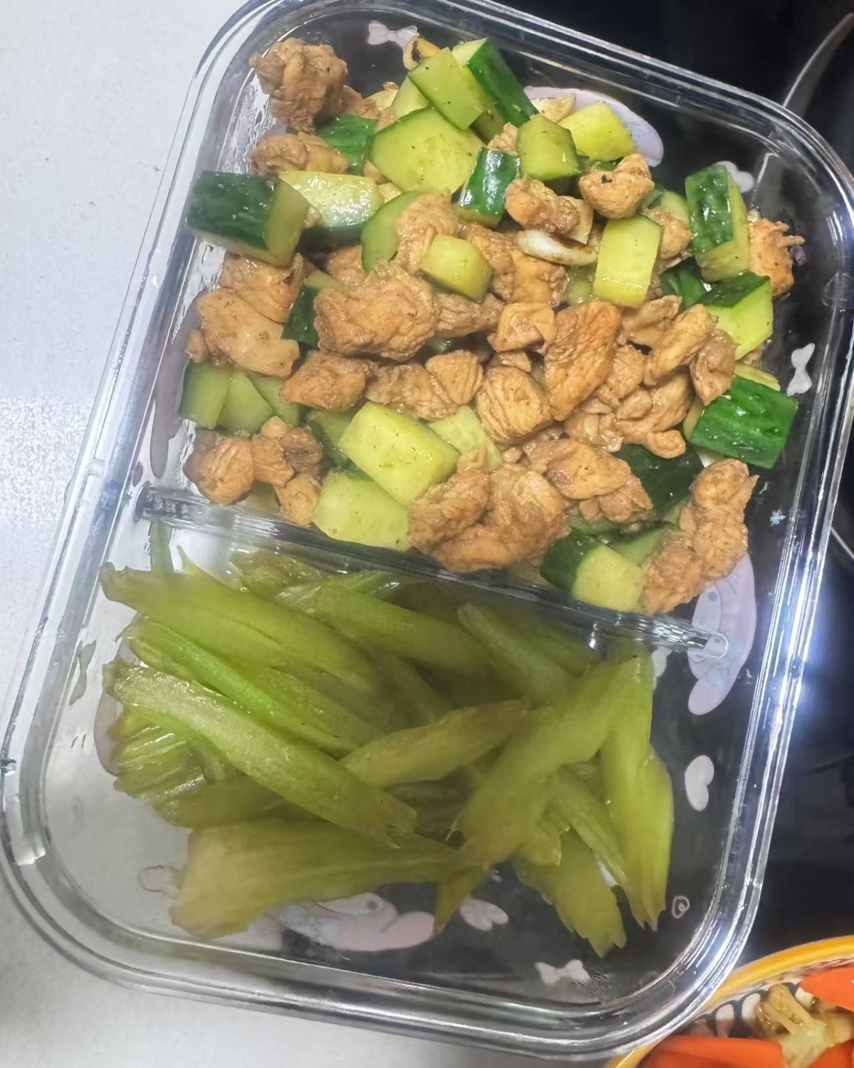 夏天又来了，离穿裙子的日子越来越近。 紧迫感越来越强。 衣柜