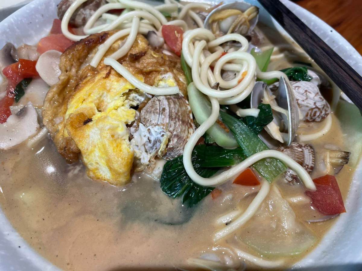 🍜今天中午随便找了家面馆，点了一碗蛤蜊鸡蛋面，结果直接被惊