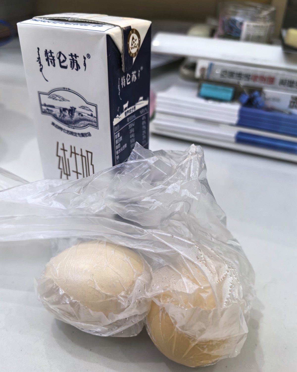 嘻嘻。吃得少还是有用的。 吃的营养均衡也不会出现大把脱发之类