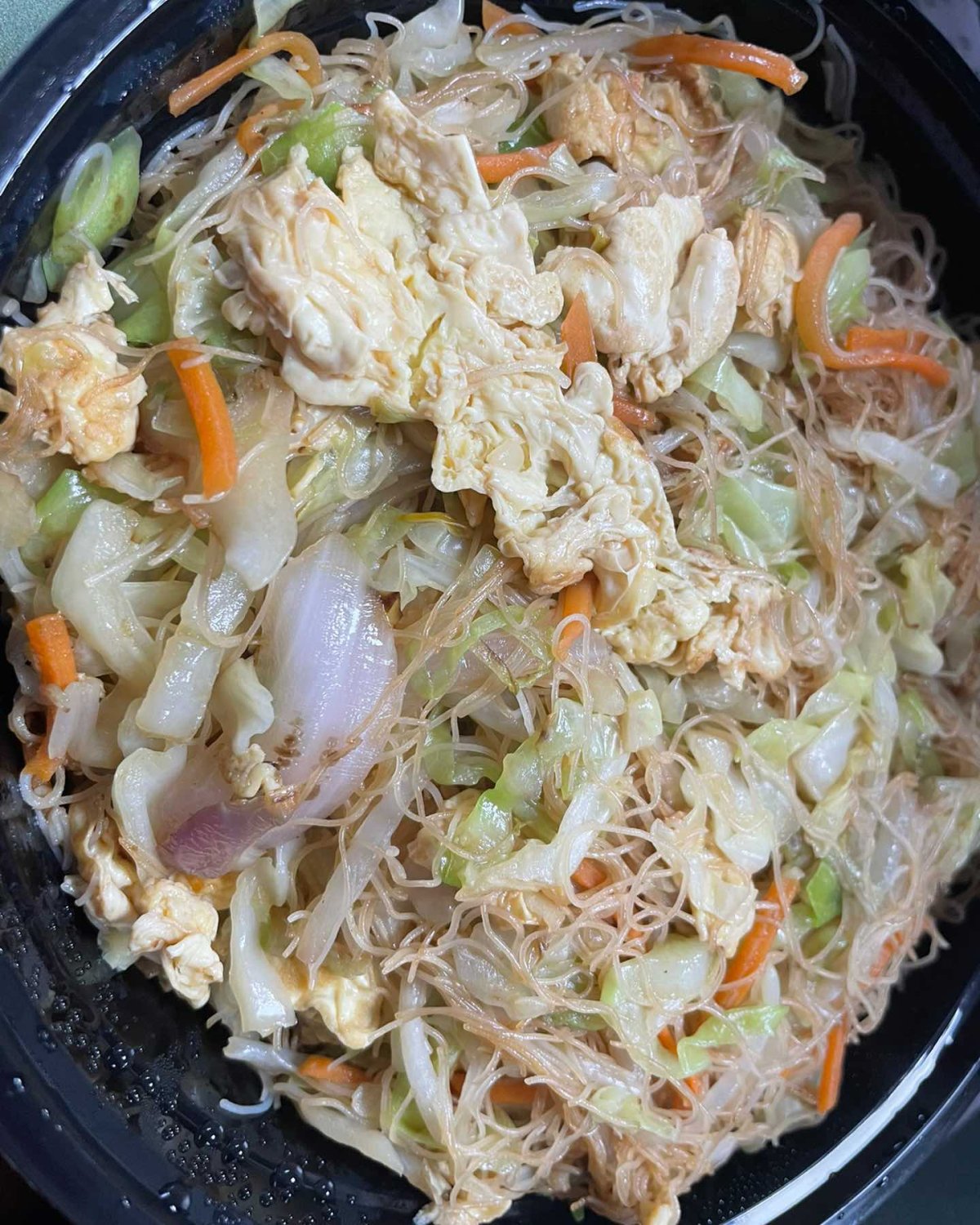 🍜想不好晚上吃什么，就来一碗温州炒粉干吧。一打开盒子，粉干