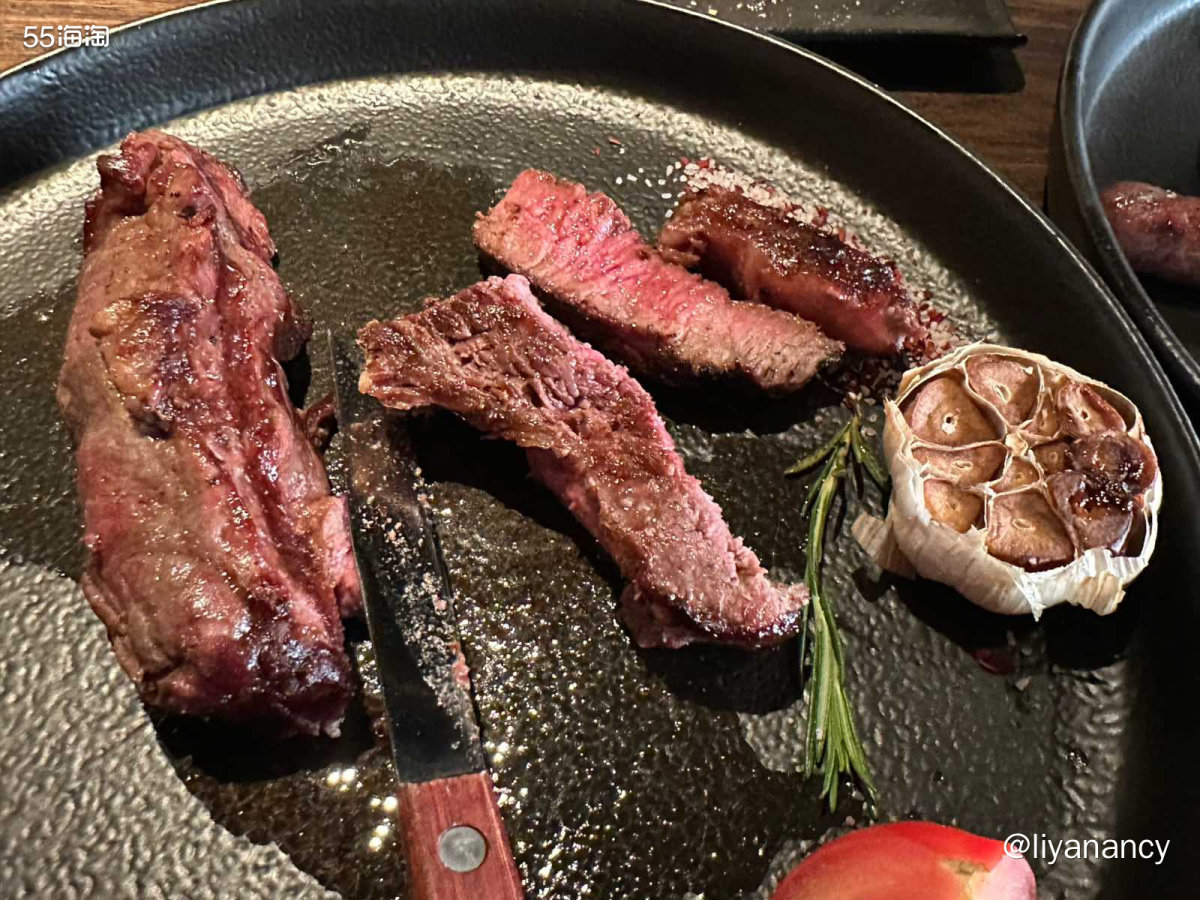在俄罗斯吃的饿餐，选了一家牛排店，环境还是不错的，客单价也不