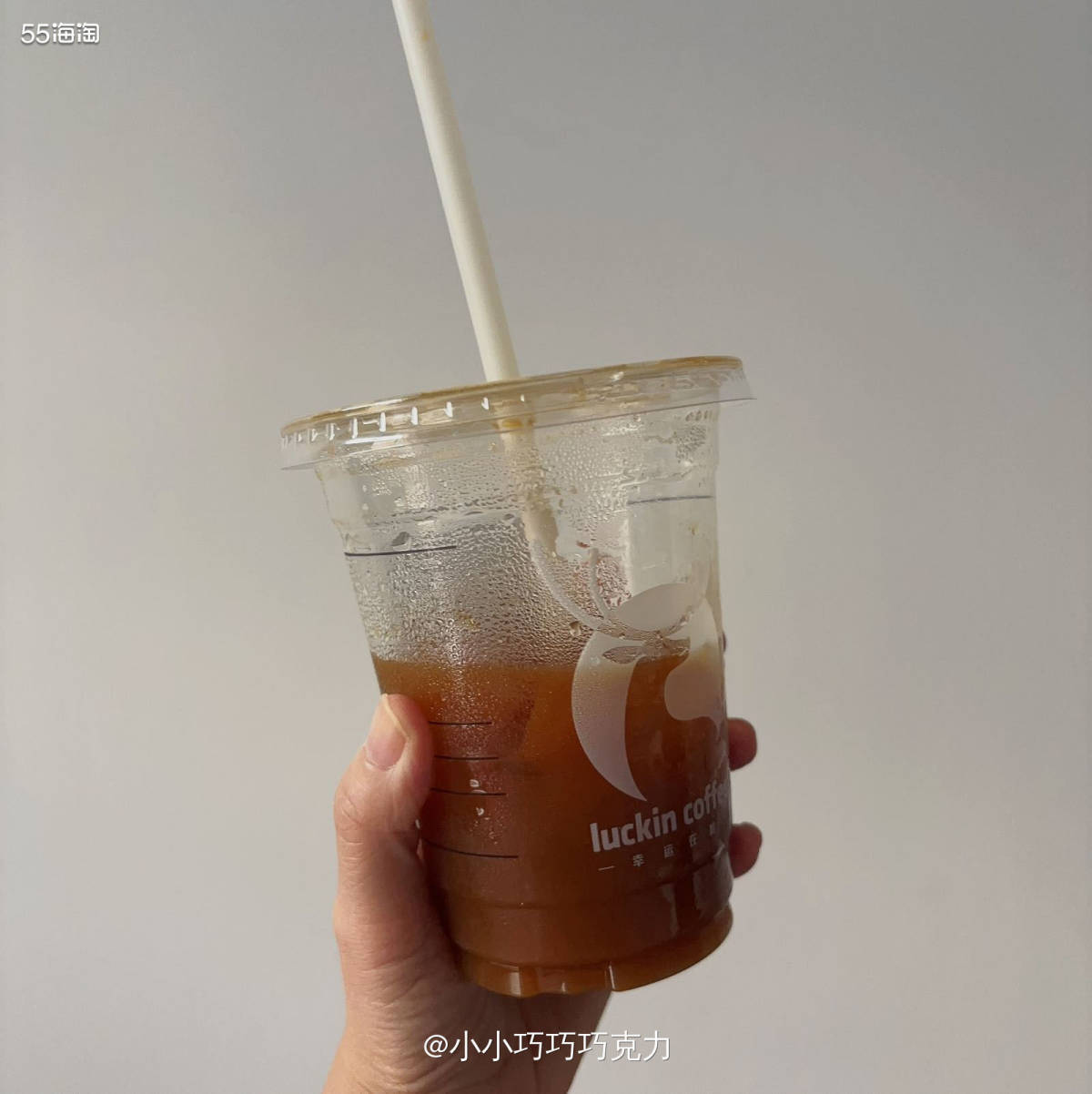 这个瑞幸的咖啡外卖券是我在国内购物群里抢到的优惠券，可以直接