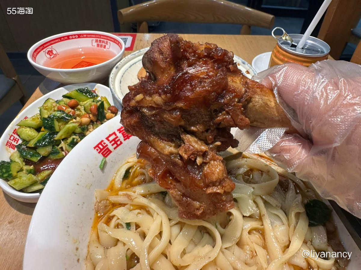 在北京也能吃到大同刀削面啦，刀削面面条就是很筋道，非常的好吃