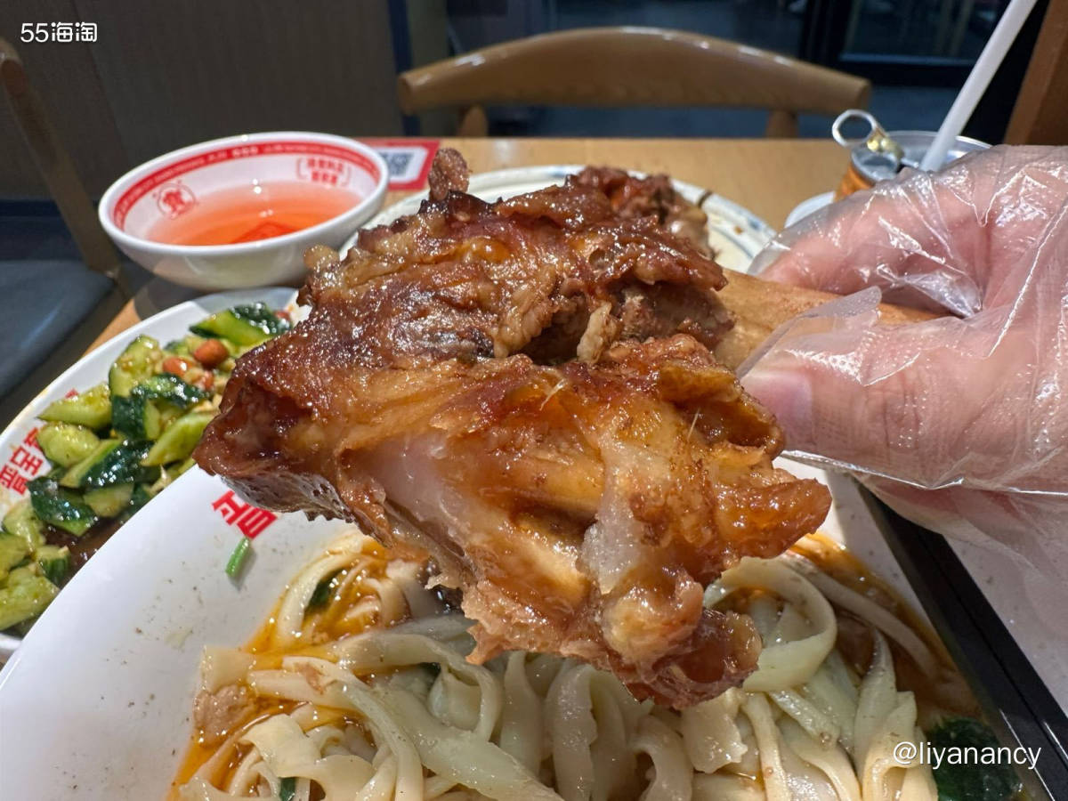 在北京也能吃到大同刀削面啦，刀削面面条就是很筋道，非常的好吃