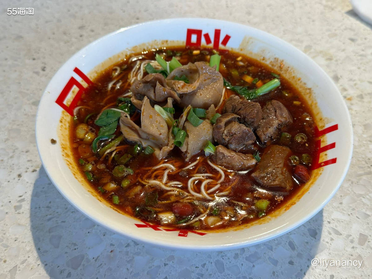 很喜欢的一家重庆面馆，虽然排队队伍还是很长！ 但是翻台很快，