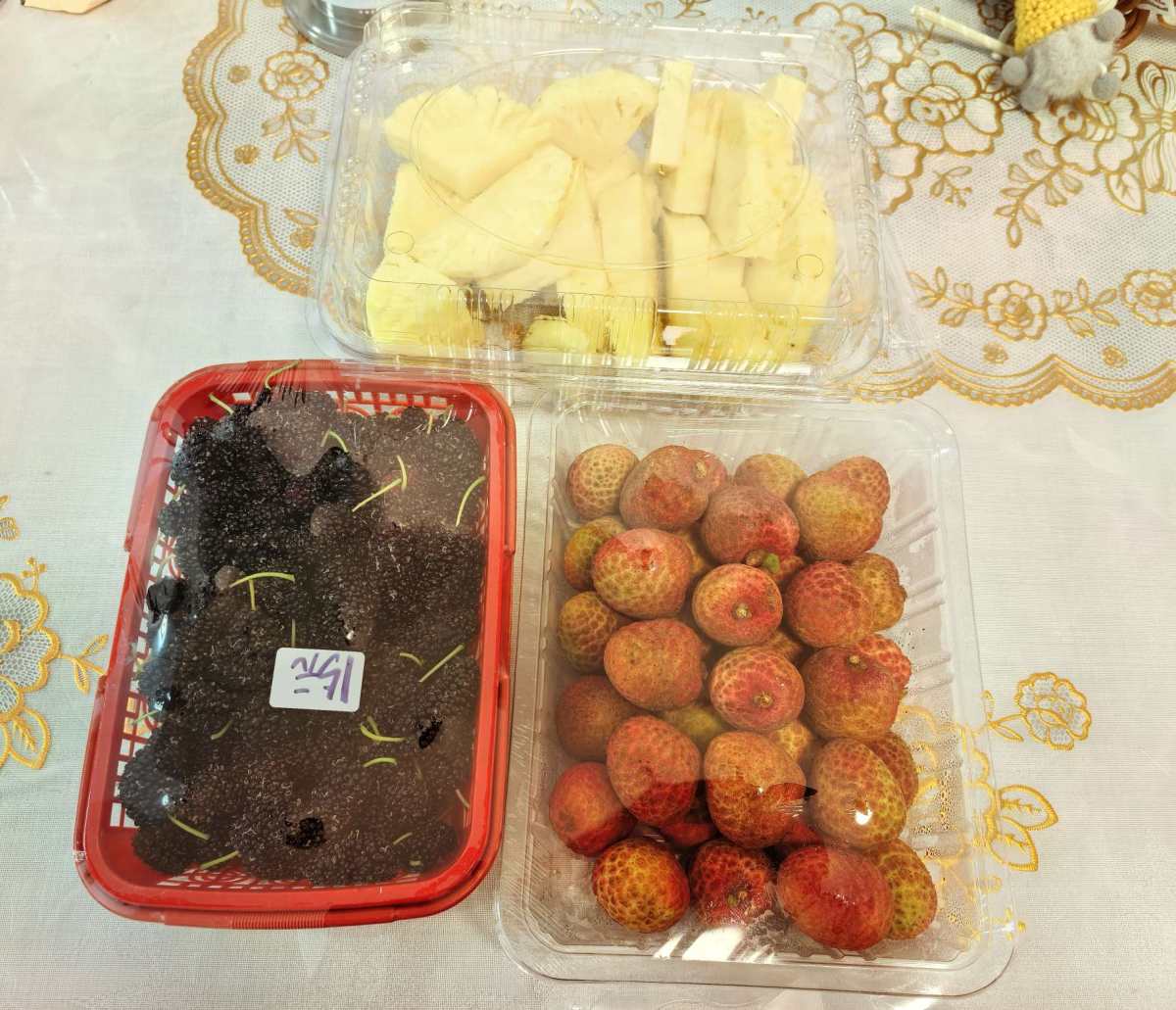 🌸周末在家当然要吃水果啦，马上来分享。去线下水果店走一遭，