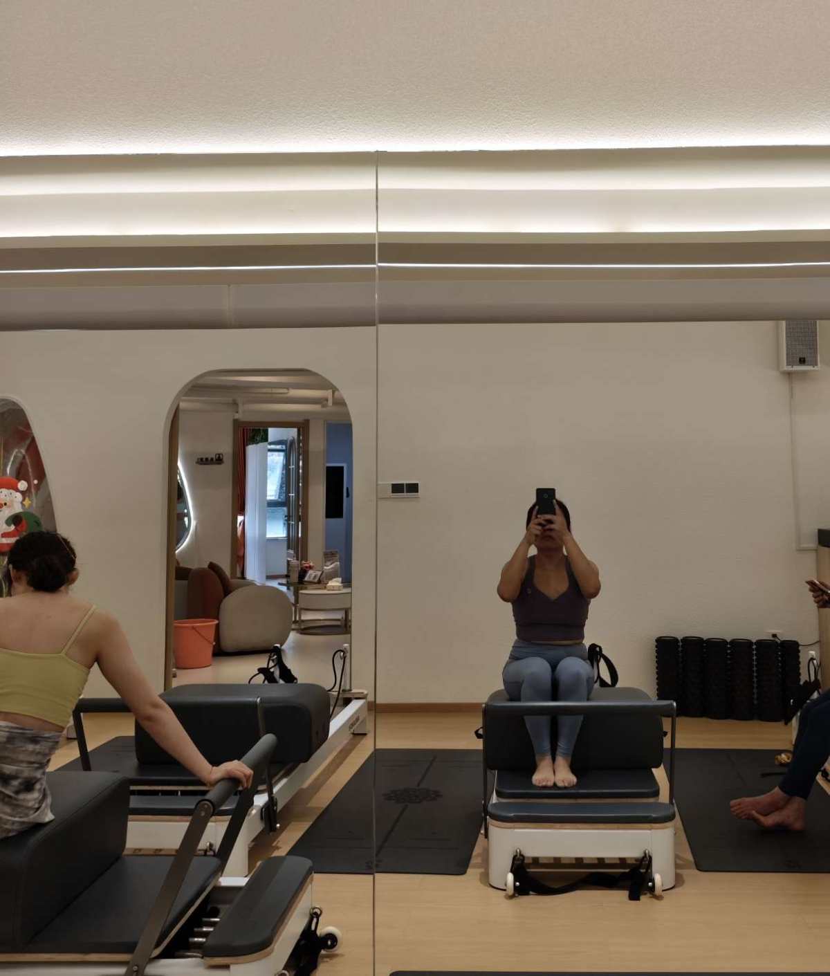 目前好像减脂的平台期过了吧，对比前两天体重降了一点，之前一直