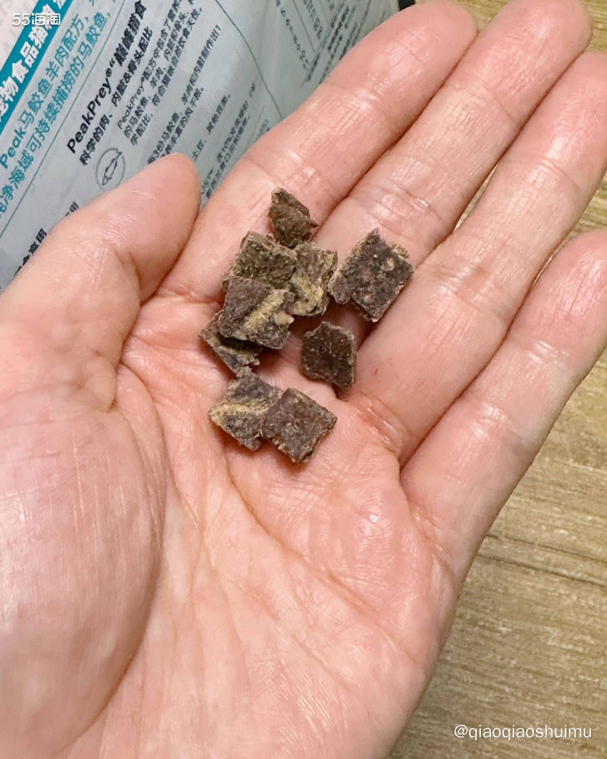 今天的猫猫满四斤了，每天酷酷吃，还挺胖虎的。但前阵子拉稀呕吐