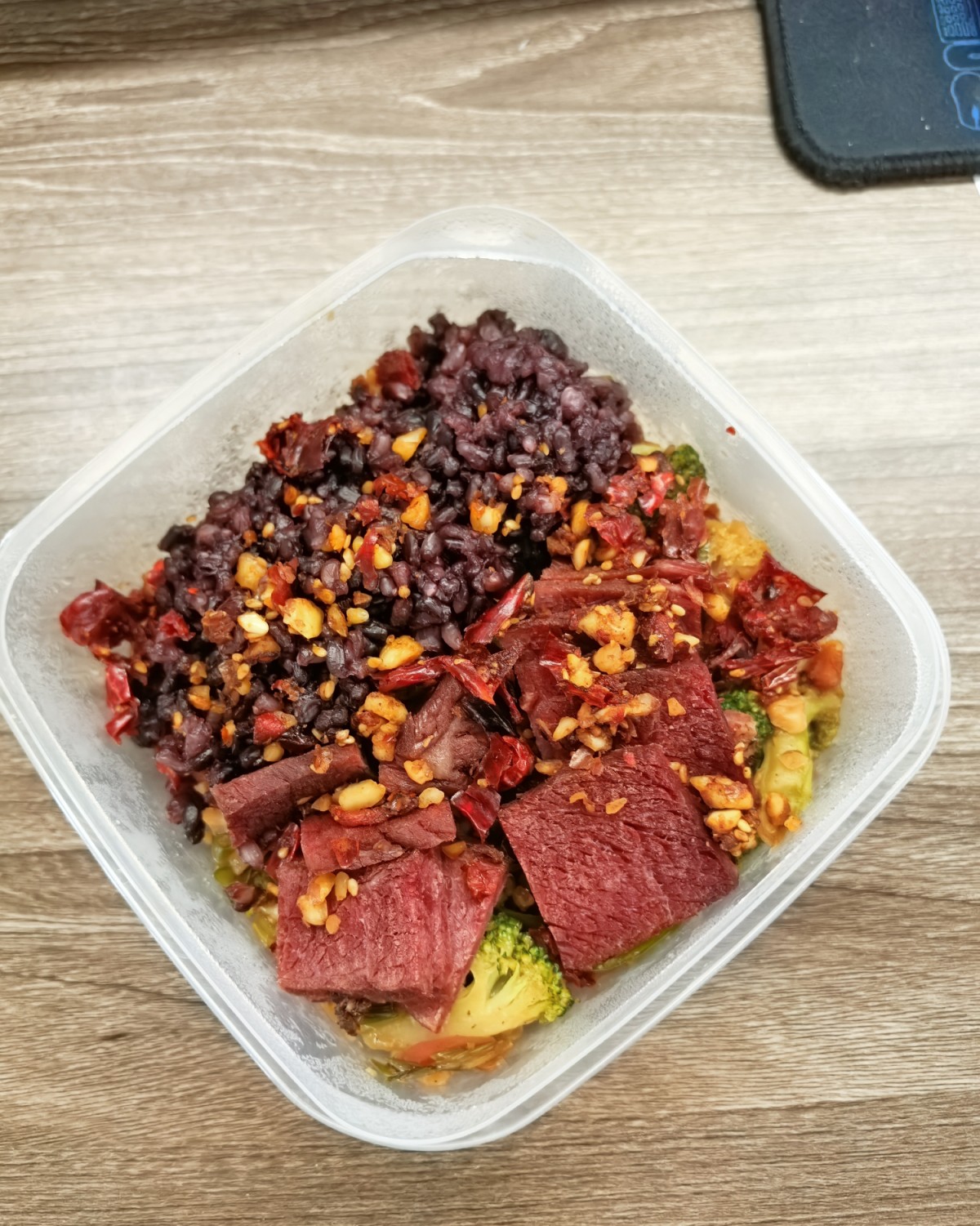体重比前一晚依旧掉了0.2。 早餐一个鸡蛋一杯黑咖啡。 午餐