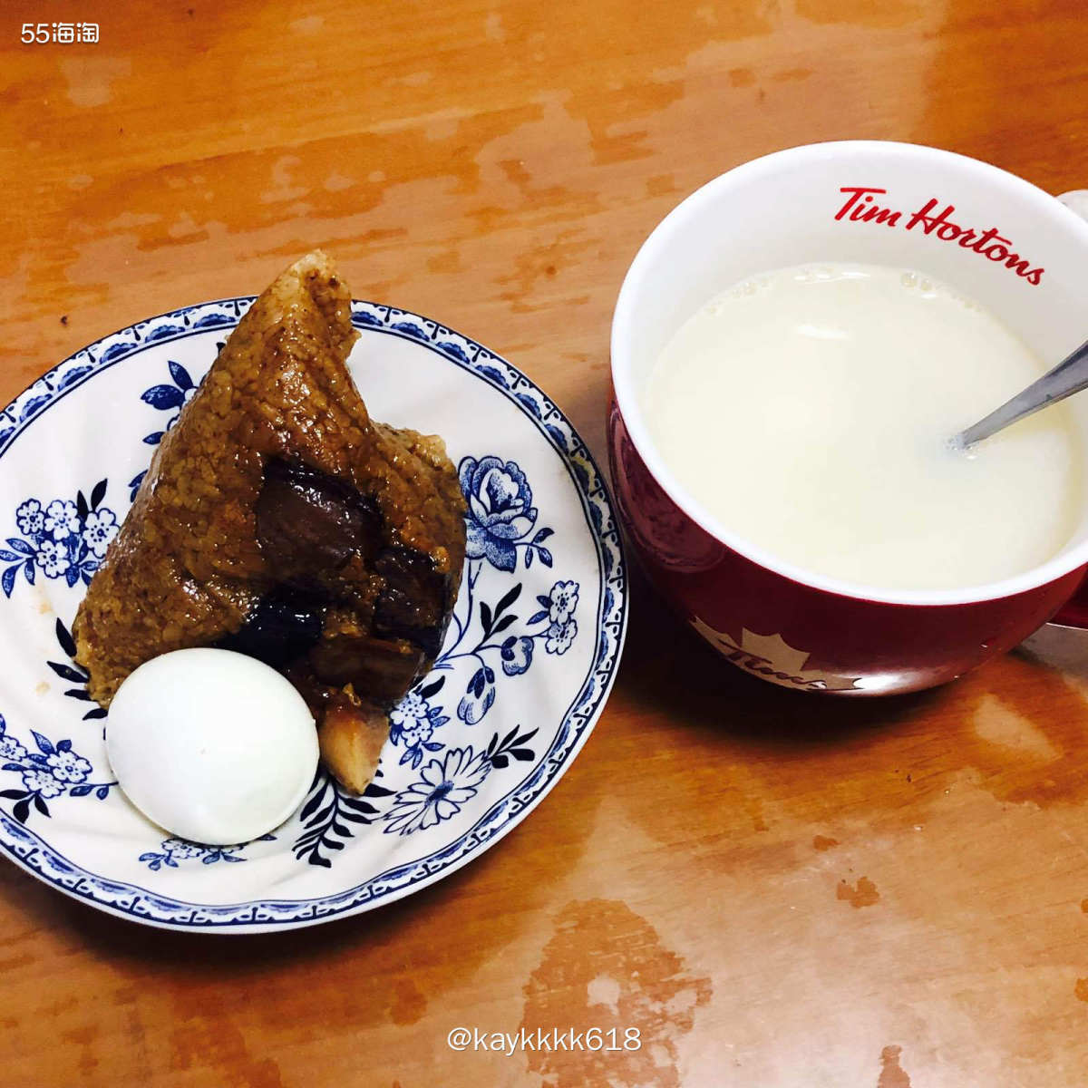 四月去泉州带回来两个真空的候阿婆烧肉粽，当地特色还挺火的，大
