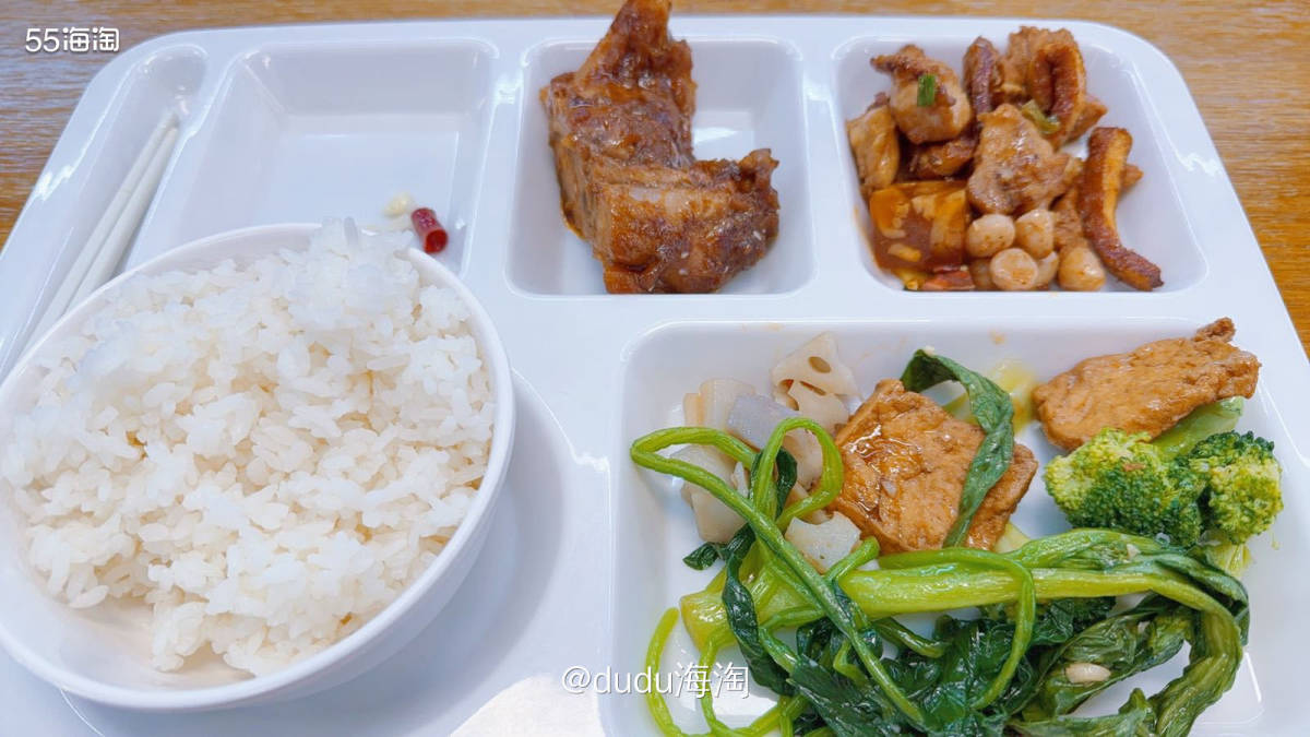 🌿食堂的自助餐现在每周都在上新不同的菜单，而且味道也都挺不