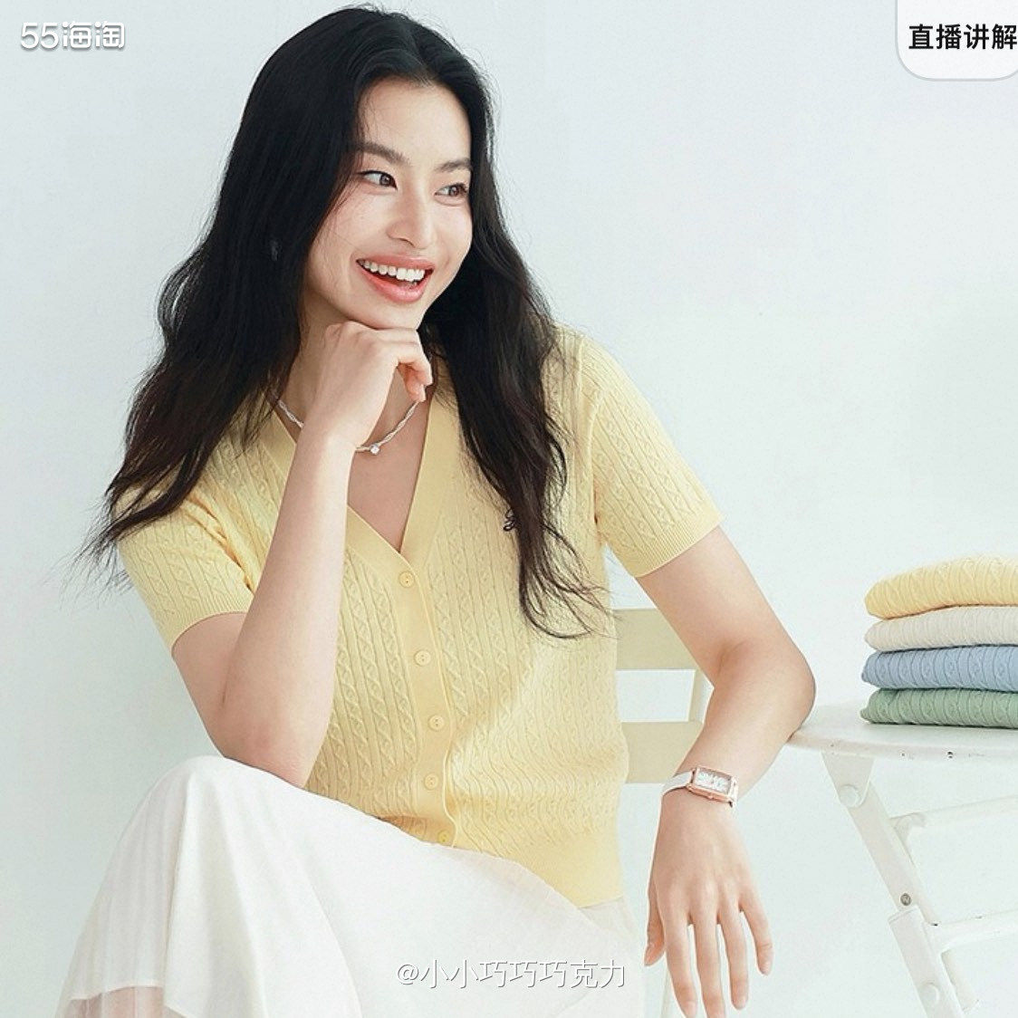 买了一条白色的阔腿裤，之前搭配的是一个棕色的无袖的小衫，平常