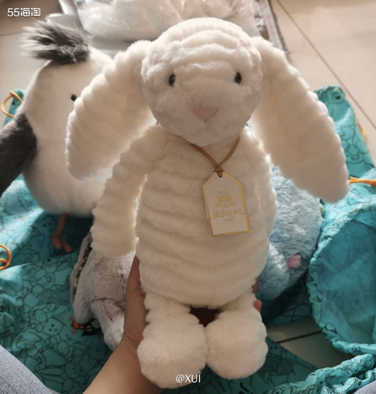最近的包裹都是jellycat的玩偶，家里也是塞满了😂这次