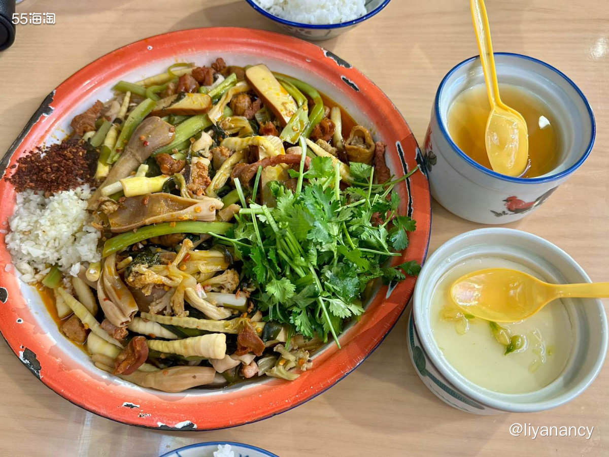 干饭人的爱，很美味的麻辣烫，有很多菜品可以自选，冷柜里很新鲜