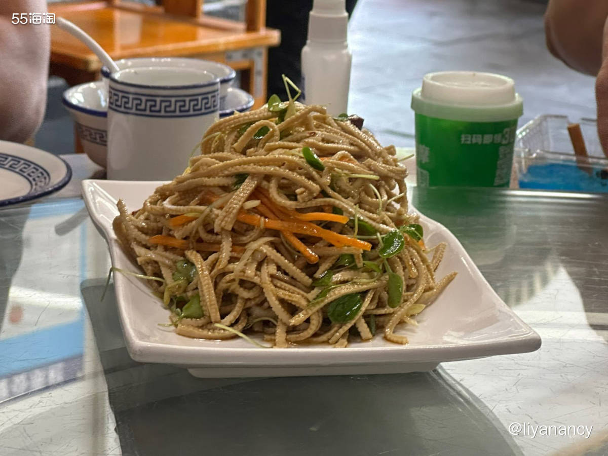 很不错的天津老菜馆，除了炒菜外，还有烧烤可以点，烤串虽然种类