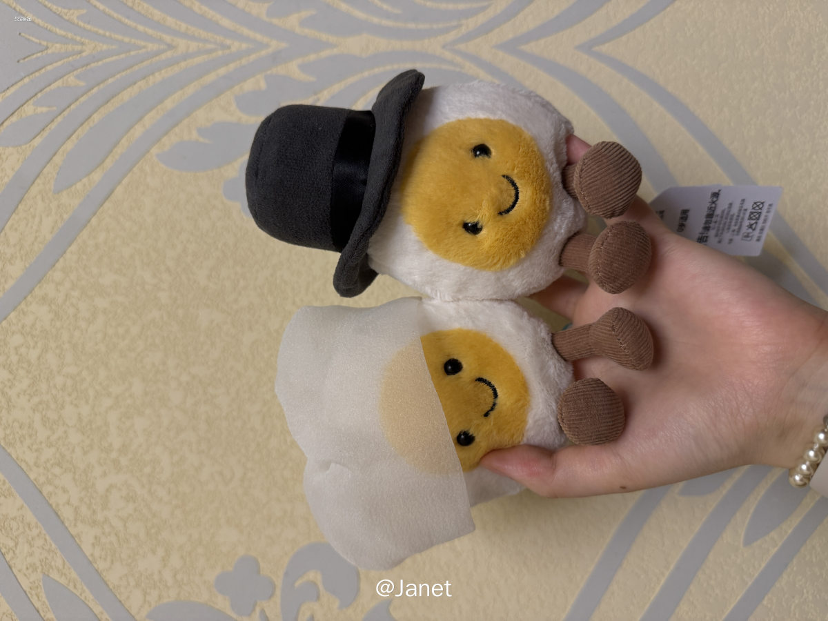 谁懂啊！结婚收到朋友送的Jellycat水煮蛋夫妇萌哭我 J