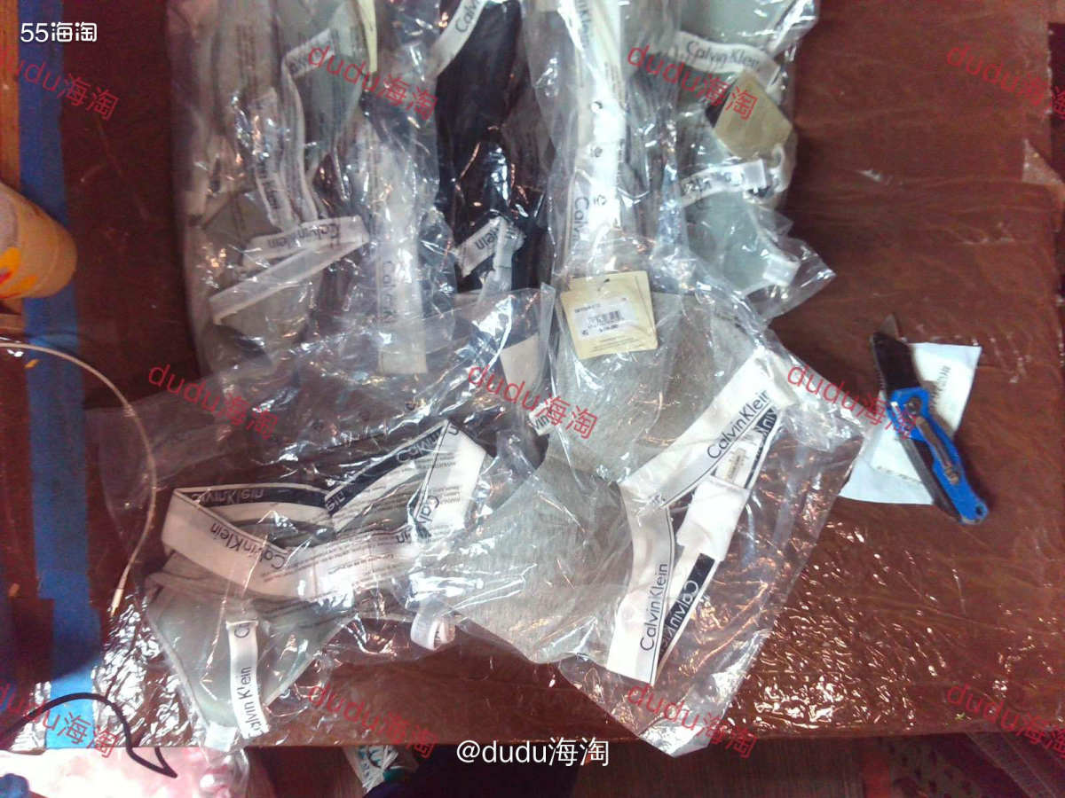 🌿继续来开箱啦，这一箱是买的CK摩登引力带文胸QF7059