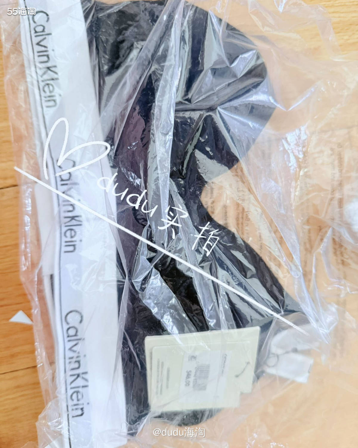 🌿继续来开箱啦，这一箱是买的CK摩登引力带文胸QF7059