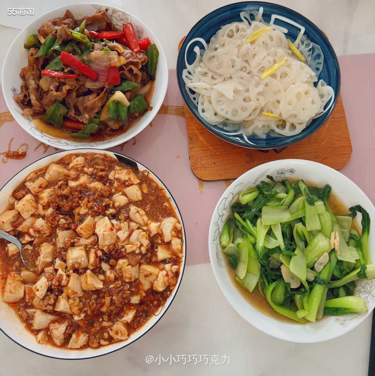 现在都是婆婆妈做饭，队友每天没事就在网上看一些简单好做的新鲜