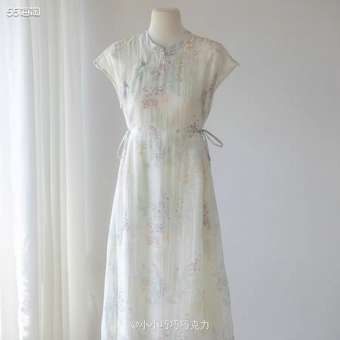 又是一单我买的衣服，这个也是在小某书被种草的店铺，看着设计感